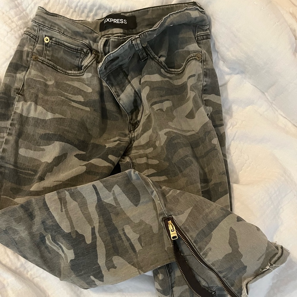 Women pair of express camouflage jeans with zipper
